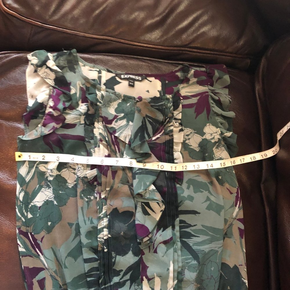 Express Floral Top with Ruffle - Picture 5 of 6